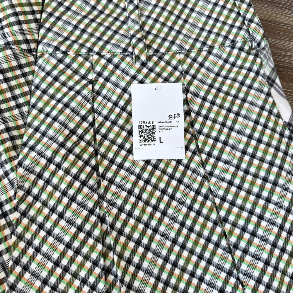 Forever 21. Size Large - Picture 3 of 14